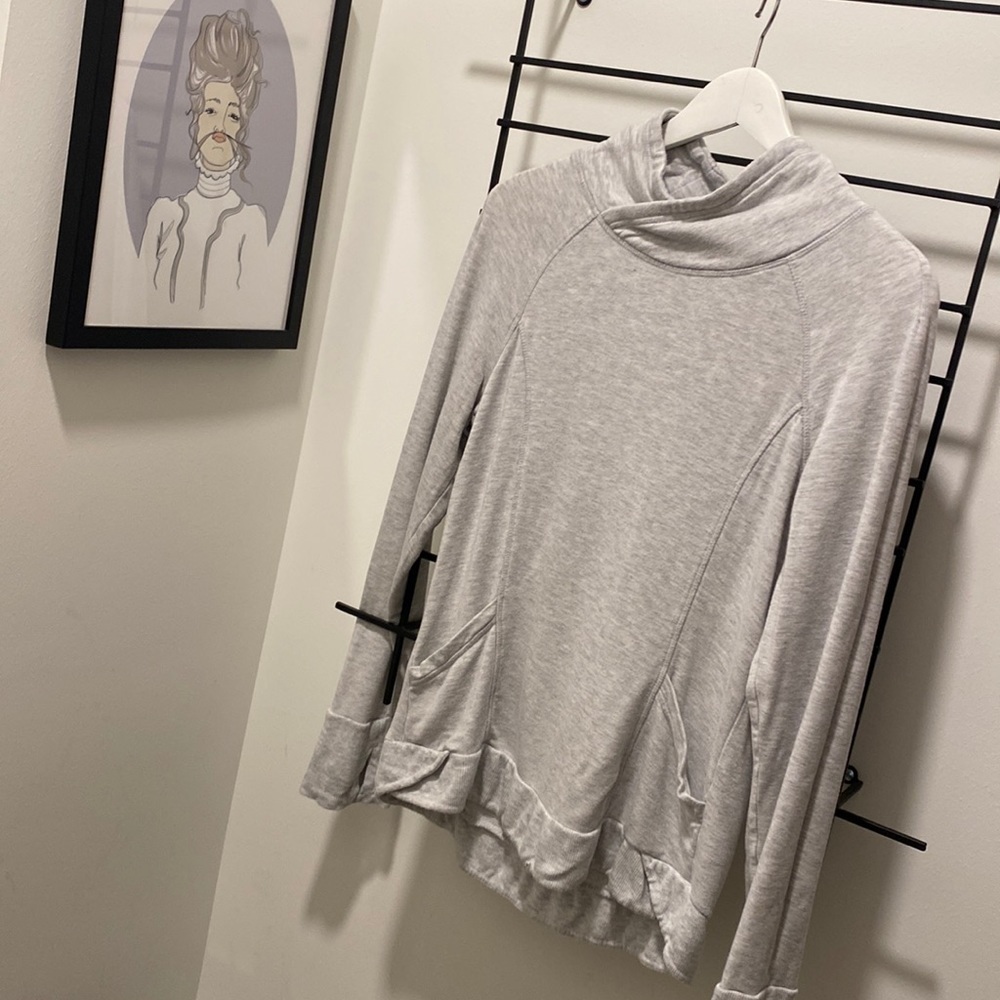 Yogalicious small sweatshirt